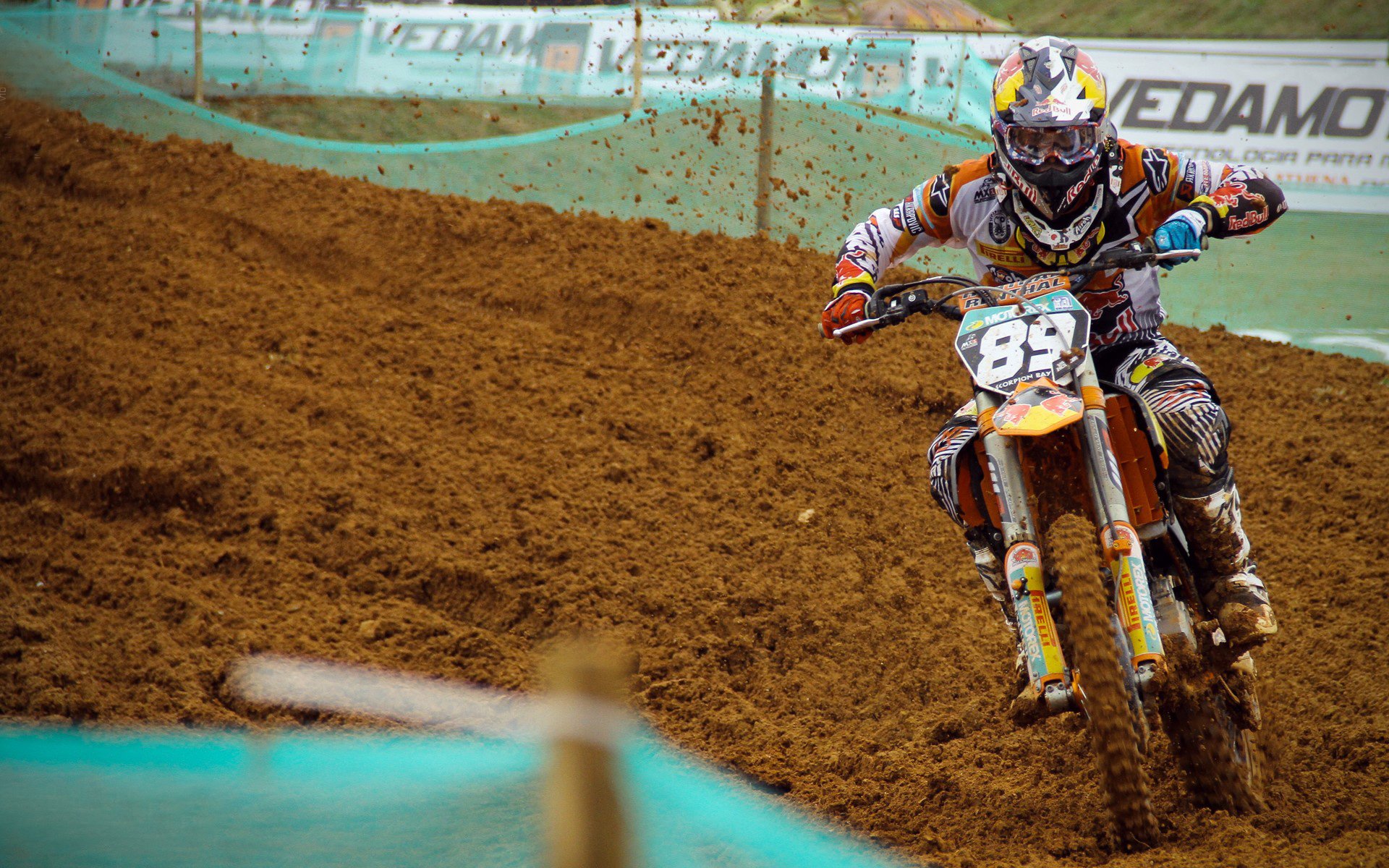 乔治表现堪称教科书,魔术制霸公牛,当个人英雄主义与团队胜利完美交响