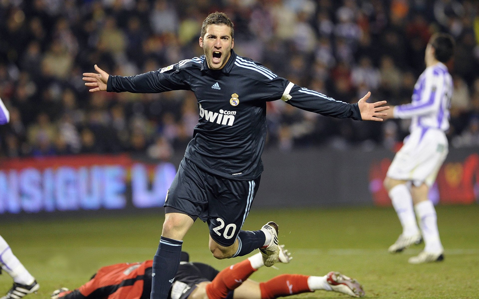 上海队巅峰对决胜出猛龙，范弗利特完成自我救赎